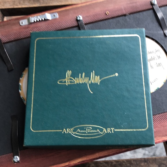 P. Buckley Moss Set of 3 Ornaments in Custom Frame - Picture 12 of 16